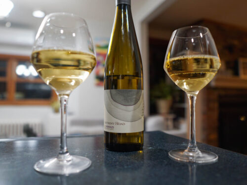 Anthony Road Vignoles 2019 Review – Off-Dry with Tropical Aromas