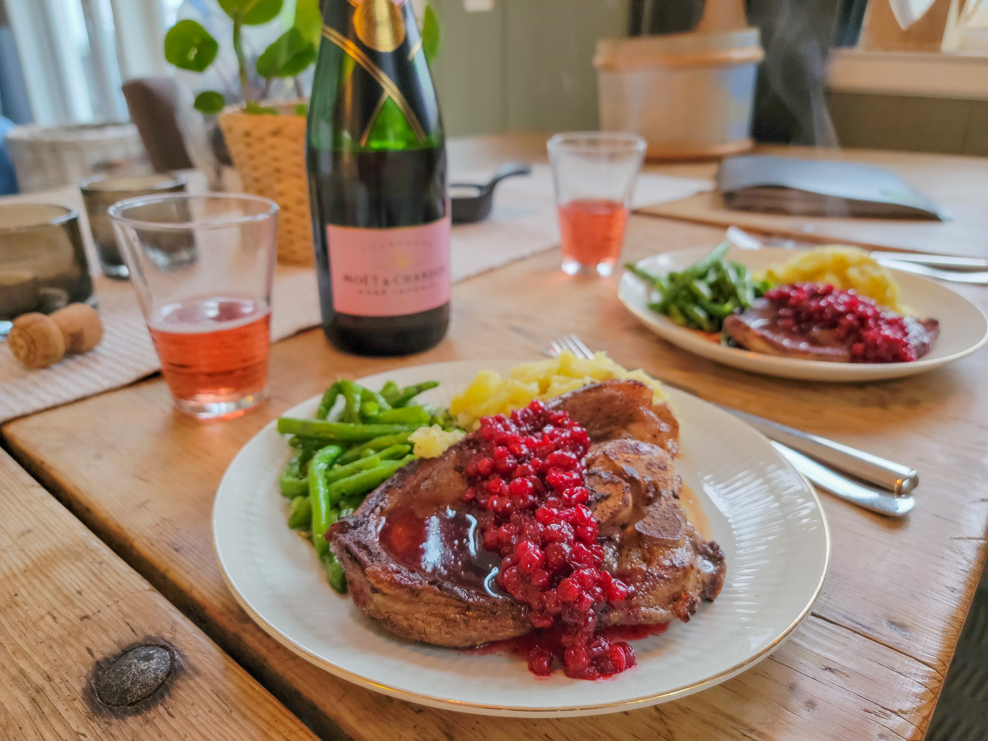Rose Champagne Food Pairing - Lamb Chop with Lingonberry