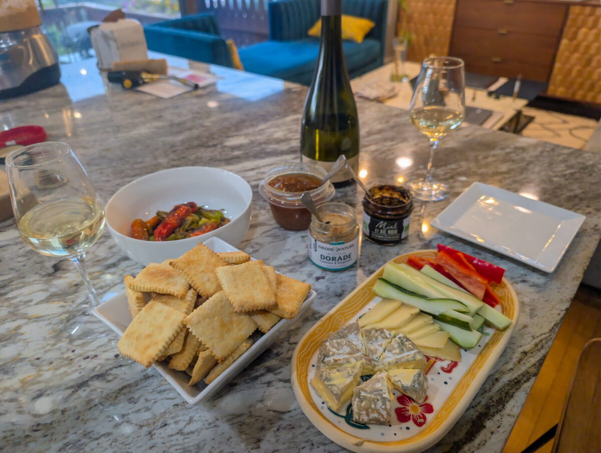 Mendoza White Wine Blend Pairing - Cheese Board Mendoza White Wine Blend Pairing - Cheese Board